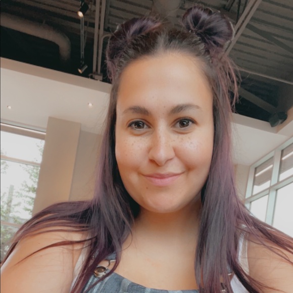 Meet your Posher, Kelly - Picture 1 of 3